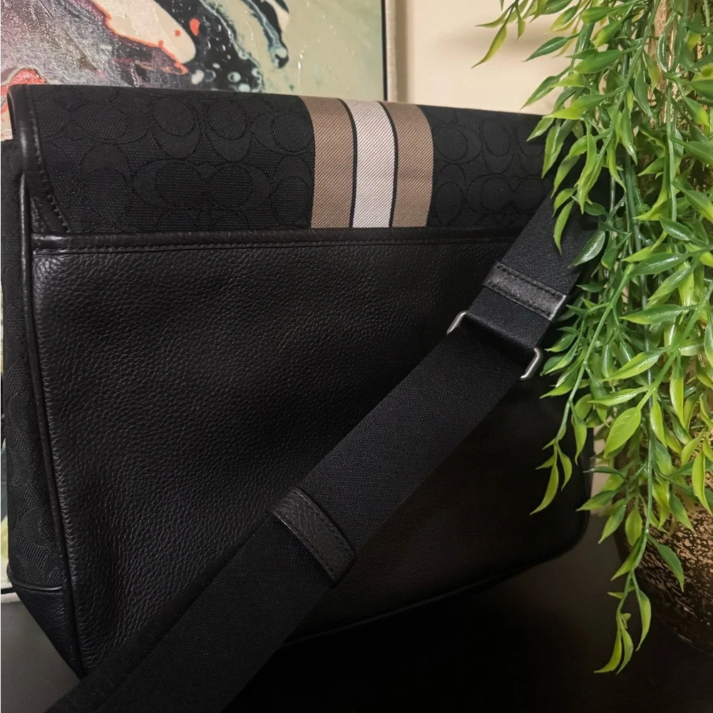 Black and Tan unisex Messenger Bag / NWOT